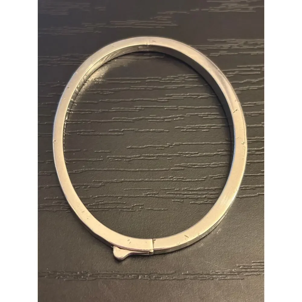 Kendra Scott Silver Tone Hinged Bangle 6.25”